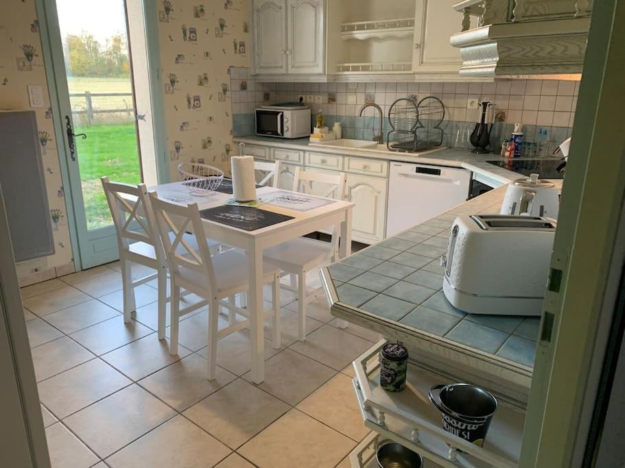 Gite 3 Etoiles Les Gourlines Avec Balneo, Veranda, Piscine Et Garage Avermes Exterior photo